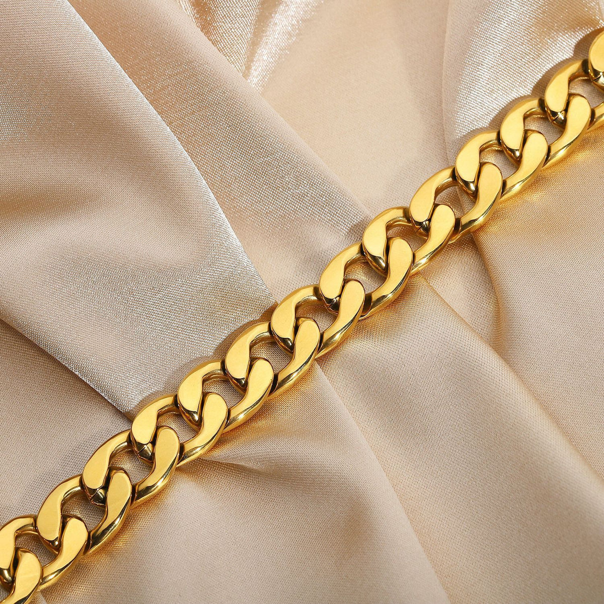 Large Flat Curb Vacuum Electroplated 18K Women's Bracelet